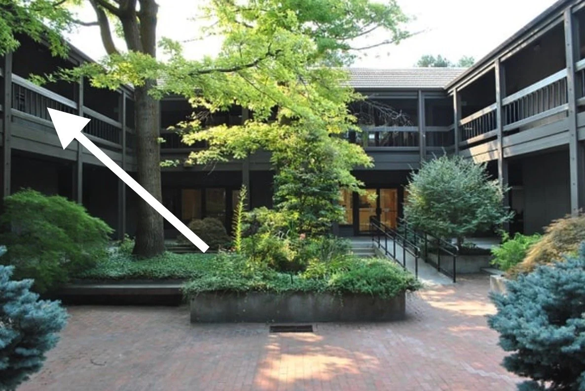 Courtyard entrance guide